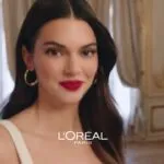 Campaña L’Oréal Kendall Jenner con El diablo viste a la moda 2 en oficinas de Runway estilo editorial