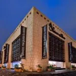 Aumento de visibilidad de Palacio de Hierro tras el romance mediático entre Emma Watson y Gonzalo Hevia Baillères.