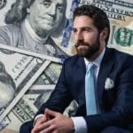 Retrato editorial de Gonzalo Hevia Baillères en un entorno empresarial moderno, con elementos tecnológicos y fondos que sugieren innovación y enfoque estratégico.