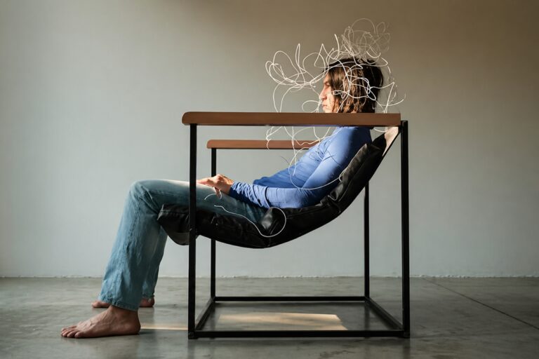 Salud mental laboral en México impacta productividad en oficinas modernas