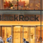 BlackRock advierte volatilidad global y recomienda diversificar inversiones ante riesgos financieros y geopolíticos