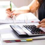 declaración anual en México 2026 con proceso digital del SAT y revisión de ingresos y deducciones fiscales