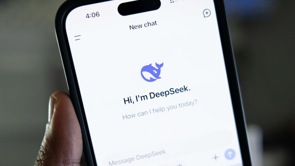 DeepSeek lanza modelo V4 de inteligencia artificial con alto rendimiento y menor costo frente a competidores globales