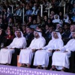 inteligencia artificial en autismo aplicada en salud con especialistas analizando datos en entorno tecnológico moderno