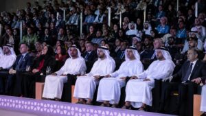 inteligencia artificial en autismo aplicada en salud con especialistas analizando datos en entorno tecnológico moderno