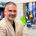 Estudiantes desarrollando proyectos de innovación universitaria que impulsan emprendimientos en México