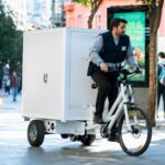 Microhubs urbanos en España muestran desafíos de costos para pymes y beneficios en logística sostenible