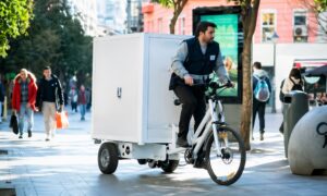 Microhubs urbanos en España muestran desafíos de costos para pymes y beneficios en logística sostenible