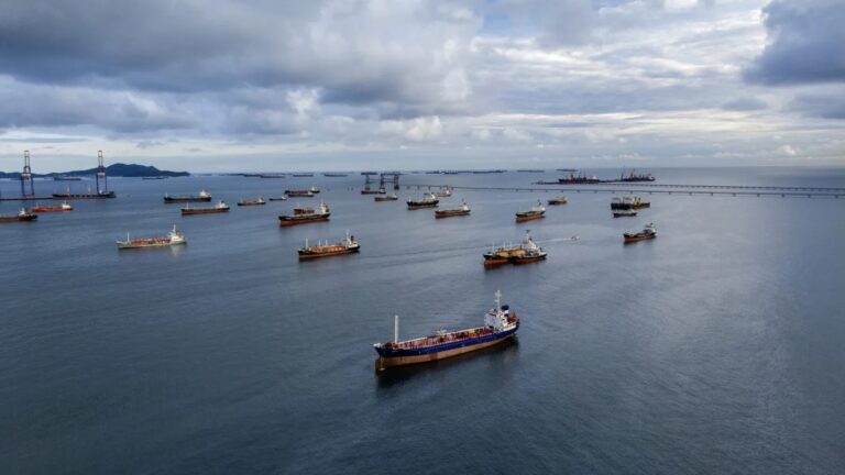 estrecho de Ormuz reabre y afecta precios del petróleo y comercio energético global tras tensiones geopolíticas