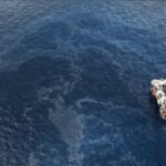 Derrame de hidrocarburo Pemex en Golfo de México con acciones de contención y supervisión ambiental