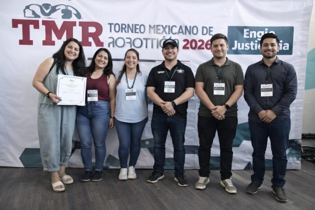 Competencia del torneo mexicano de robótica en Puebla con estudiantes desarrollando innovación tecnológica en México 2026
