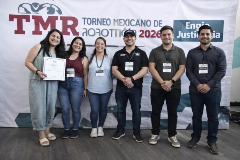 Competencia del torneo mexicano de robótica en Puebla con estudiantes desarrollando innovación tecnológica en México 2026