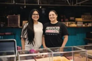 Emprendedores en México desarrollando proyectos innovadores que fortalecen el crecimiento económico y el espíritu emprendedor