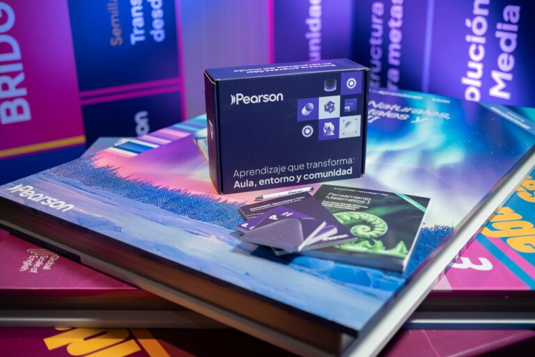 Libros y materiales educativos de Pearson correspondientes a la serie CAV (Comunidad + Aprendizaje + Vida), enfocados en el proceso de enseñanza aprendizaje, aprendizaje activo, evaluación del aprendizaje y aplicación del modelo educativo 2025 en el aula