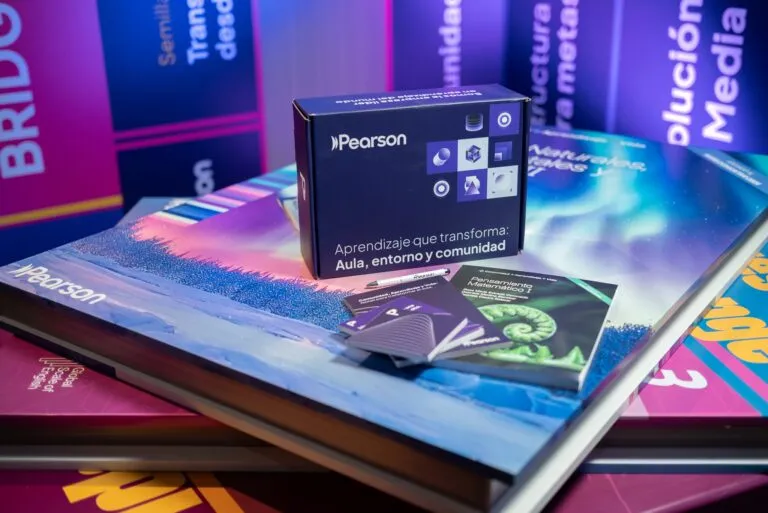 Libros y materiales educativos de Pearson correspondientes a la serie CAV (Comunidad + Aprendizaje + Vida), enfocados en el proceso de enseñanza aprendizaje, aprendizaje activo, evaluación del aprendizaje y aplicación del modelo educativo 2025 en el aula