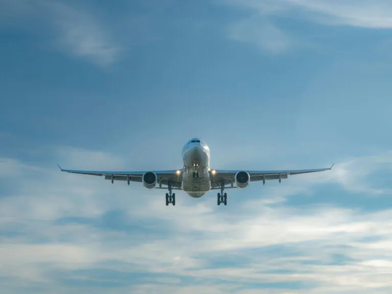 Aerolíneas mexicanas enfrentan quiebra por altos costos y modelos débiles en México