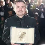 Cristian Mungiu durante Cannes tras ganar con Fjord una película sobre racismo migración y empatía en Europa