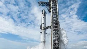 Elon Musk durante una prueba de Starship rumbo a la Luna y Marte desde Texas