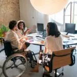 Empresas en Colombia implementan inclusión laboral para ampliar oportunidades de empleo y fortalecer la adaptación empresarial