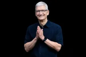 Tim Cook y Reed Hastings representan un nuevo liderazgo empresarial basado en innovación y transición ejecutiva.