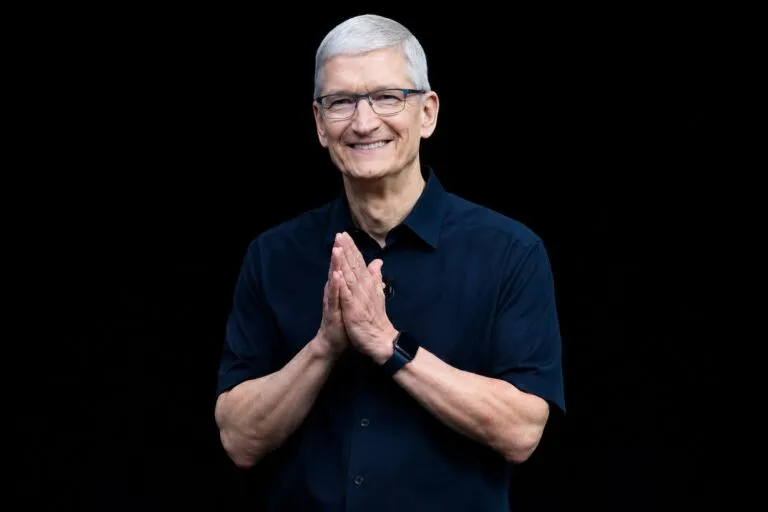 Tim Cook y Reed Hastings representan un nuevo liderazgo empresarial basado en innovación y transición ejecutiva.