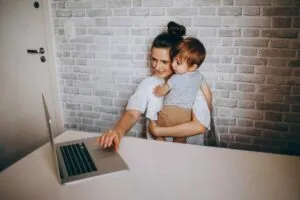 Mamás emprendedoras desarrollando negocios innovadores y sostenibles en México