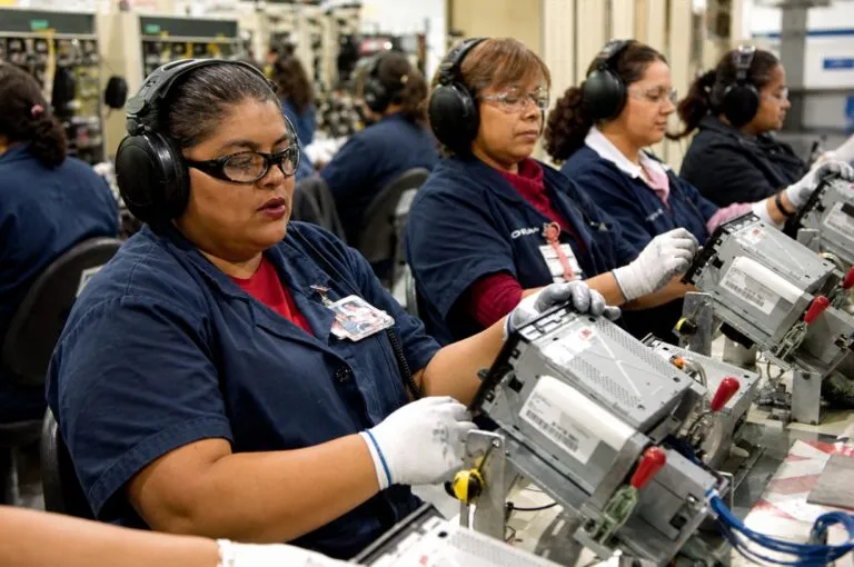 Reducción de jornada en México eleva costo laboral en empresas industriales con líneas de producción activas