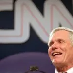 Ted Turner transformó la industria televisiva con CNN y dejó un legado empresarial y ambiental en Estados Unidos