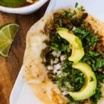 Consumo de tacos fortalece negocios del sector alimentario en México durante el aumento de la actividad turística.