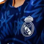 Uniformes de fútbol con tecnología textil ultraligera que mejora el rendimiento deportivo