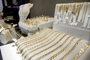 Joyería mexicana presentada por empresas nacionales durante JCK Las Vegas para fortalecer exportaciones internacionales