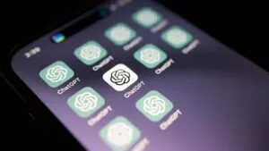 ChatGPT supera los 1,000 millones de usuarios mensuales activos y lidera el mercado de inteligencia artificial