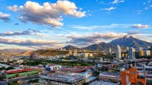 Manufactura en Nuevo León con plantas industriales, inversión e innovación que fortalecen el crecimiento industrial.