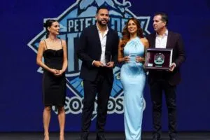 Pericos de Puebla recibe el reconocimiento por innovación deportiva otorgado por la Liga Mexicana de Beisbol en México.