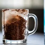 Tecnología de Corea del Sur que transforma residuos de café en combustible de alta calidad mediante un proceso innovador y sostenible