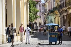 Turismo en Cuba afecta a pequeños negocios y reduce la actividad económica local
