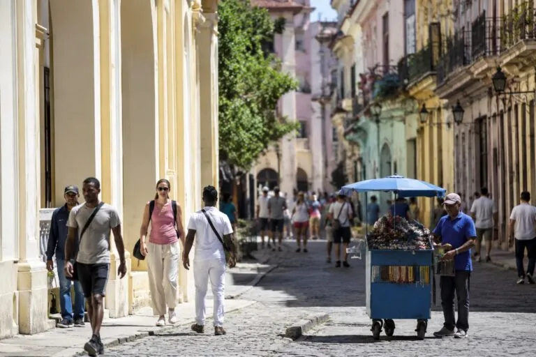 Turismo en Cuba afecta a pequeños negocios y reduce la actividad económica local