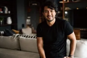 Arquitecto de ecosistemas digitales liderando innovación, colaboración y crecimiento empresarial con tecnología en México.