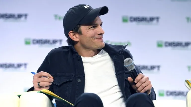 Representación de inversión en startups de inteligencia artificial impulsada por Ashton Kutcher.