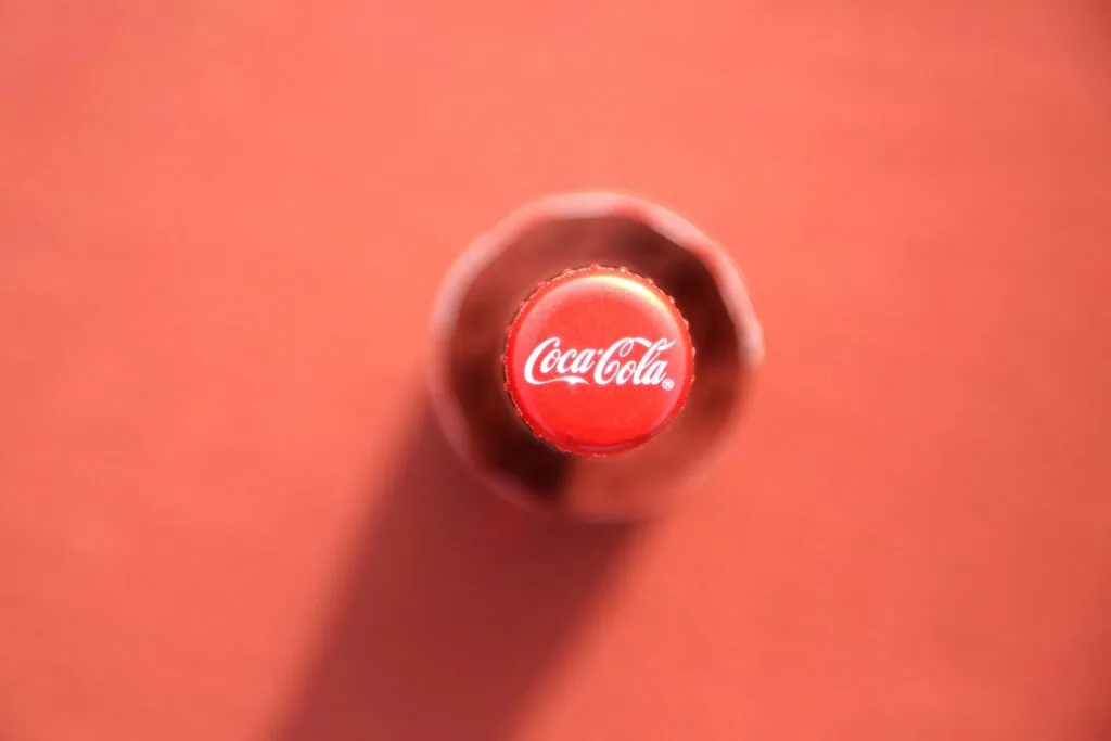 Consumo de refrescos impulsa ventas en tiendas mexicanas durante un periodo de alta demanda comercial