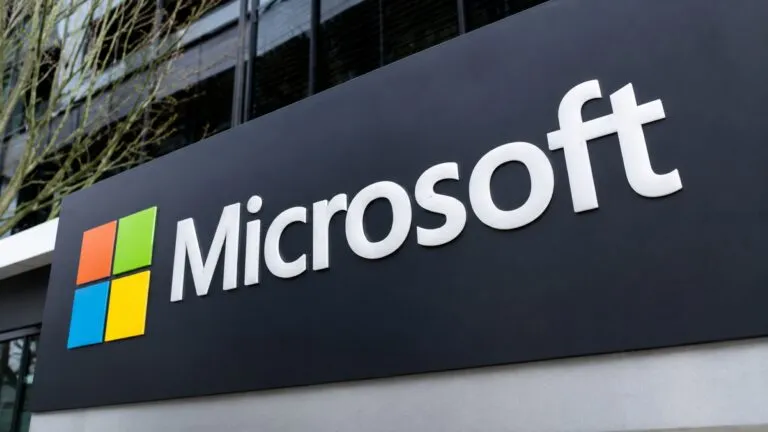 Microsoft recorta empleos mientras fortalece su inversión en inteligencia artificial y reorganiza su negocio tecnológico.