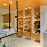 Natura enfrenta una caída en ventas del segundo trimestre mientras fortalece su operación en Brasil.