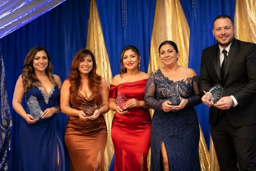 Premios Excelente reconocen a empresarios latinos destacados y fortalecen el liderazgo empresarial en Charlotte.