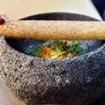 Restaurante distinguido con tres estrellas Michelin por su excelencia gastronómica.