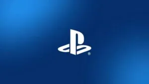 Consola PlayStation junto a videojuegos digitales representando la nueva estrategia de Sony.