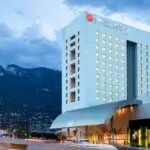 Turismo de negocios fortalece la demanda hotelera en Monterrey con mayor actividad empresarial y conectividad aérea.