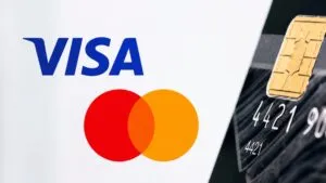 Centro de operaciones de pagos digitales que representa la transformación de Visa con inteligencia artificial y nuevas tecnologías.