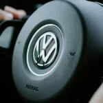 Panorama sobre la caída de las entregas globales de Volkswagen y el impacto del mercado chino.