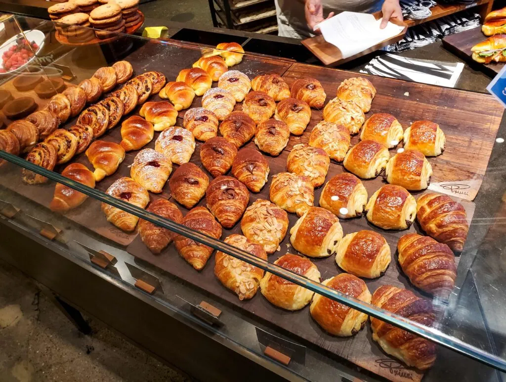 Pan dulce de CDMX en una panadería tradicional que preserva el oficio panadero y sus conocimientos artesanales