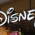 Disney aumenta ingresos con streaming y parques tras presentar resultados trimestrales